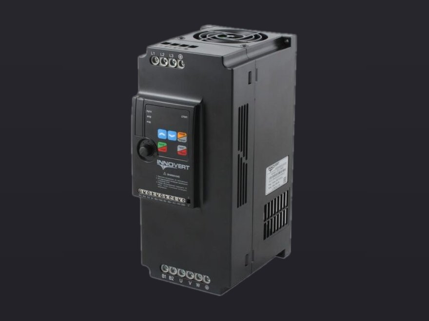 Преобразователь частоты INNOVERT ISD752M43E mini PLUS, выходной ток 17.5 А (7,5 кВтx380 В)